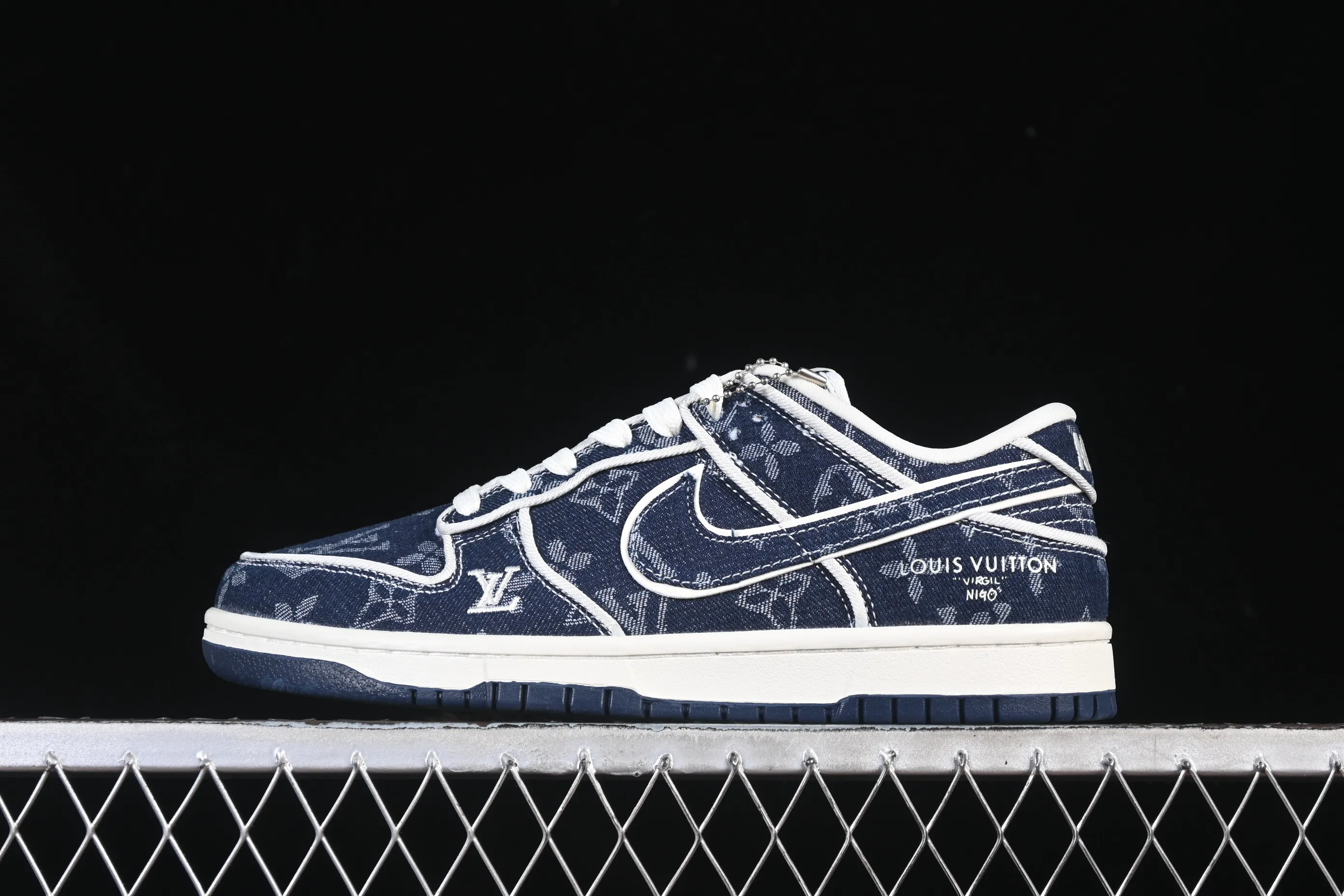 All categories Nk SB Dunk Series Nk SB Dunk Low High-end customized low-top sneakers Nike SB Dunk Low LV co-branded dark blue denim High-end customized low-top casual sneakers SC0601-469